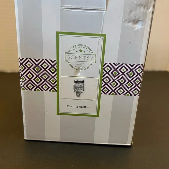 Scentsy Chasing Fireflies plug in Wax Warmer Includes By the Sea Wax Bar - Picture 2 of 2